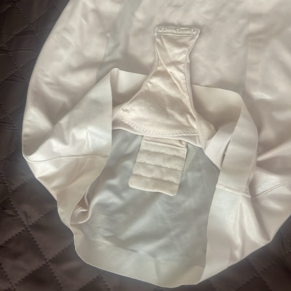 Flexees support shape wear size L, NWOT - Picture 3 of 6